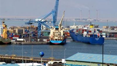 ميناء الإسكندرية يستقبل شحنات قمح وجازولين ومازوت وماشية