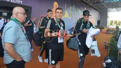 منتخب الجزائر يغادر مطار القاهرة بعد التتويج بكأس الأمم الأفريقية (صور)