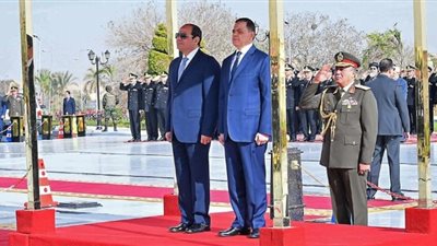 مصر لا تنسى أبطالها.. السيسي يشهد حفل تخرج دفعة الشهيد عمر القاضي بأكاديمية الشرطة.. عروض عسكرية وقتالية تتصدر المشهد.. الرئيس يمنح الأوسمة لأوائل الطلبة.. ويقدم التحية لأسر الشهداء