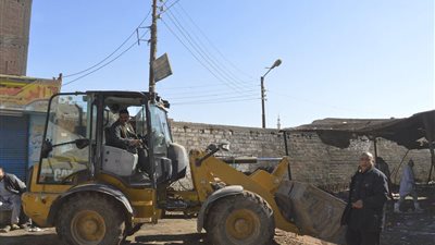 بالصور.. حملة لإزالة الإشغالات والتعديات على الأراضي الزراعية بأسيوط