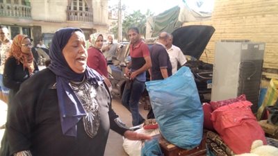 انهيار العقارات في الإسكندرية مسلسل لا ينتهي.. نجاة 9 أسر في سقوط عقارين بحي الجمرك.. الأهالي يفترشون الأرصفة.. ويؤكدون: 