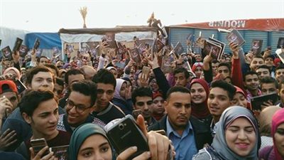 «أزمة» في معرض الكتاب بسبب الشاعر الشاب محمد إبراهيم