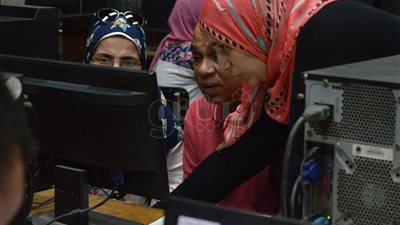 تفاصيل أول أيام التنسيق بالجامعات.. إقبال متوسط للطلاب على معامل حلوان.. توافد ضعيف على مكتب القاهرة.. شكاوى من انقطاع الإنترنت في 