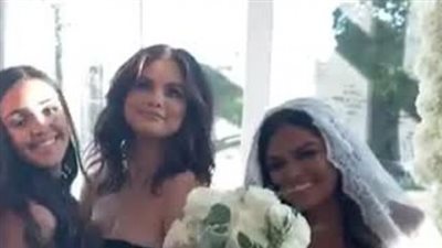 سيلينا جوميز تستمتع بدور الوصيفة في زفاف ابنة عمتها (صور)