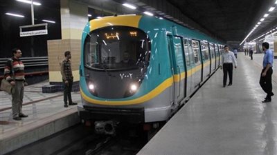 «مترو العتبة» يعرض «برومو» لقناة السويس.. والركاب: «تحيا مصر»