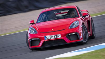 بورش تطلق أسرع وأغلى سيارة 718 كايمان GT4 (صور)