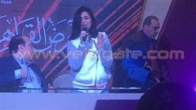 بالصور.. منة فضالي تحضر ندوة «سلسال الدم» رغم إصابتها