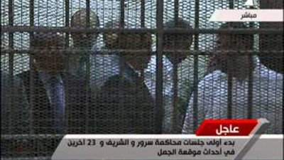 المتهمون في موقعة الجمل.. الثوار يتهمون فتحي سرور بتدبير الحادث.. صفوت الشريف وعائشة عبد الهادي أبرز رموز نظام مبارك المتهمين في القضية.. محكمة جنايات القاهرة تبرئ الجميع.. و«النقض» ترفض طعن