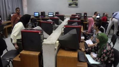 ٩٢٠ طالبا يتوافدون على معامل تنسيق جامعة عين شمس في اليوم الأول