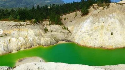 بحيرة شهيرة عبر إنستجرام تتسبب في إصابة الناس بالمرض