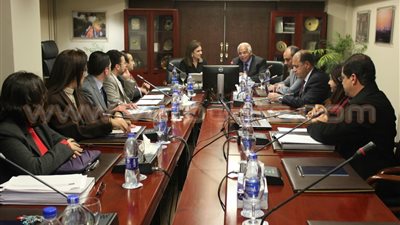 سحر نصر ومحافظ القاهرة يناقشان مشروعات تطوير العشوائيات