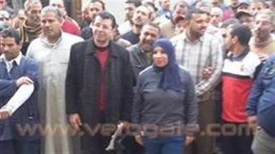 بالصور.. وقفة لعمال وموظفي غرب المنصورة للمطالبة بالتثبيت