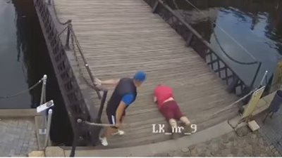 نهاية مروعة لشاب غبي حاول القفز من فوق حبل (فيديو)