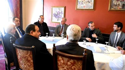 محافظ الفيوم يلتقي وفد الاتحاد الأوربي لبحث المشروعات الاستثمارية