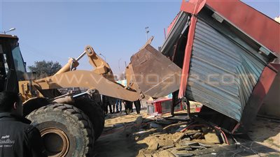 بالصور.. حملة مكبرة لإزالة الأكشاك المخالفة بالإسماعيلية