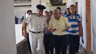محافظ بورسعيد يتابع العمل في المبنى الجديد للمرور بحي الضواحي (صور)