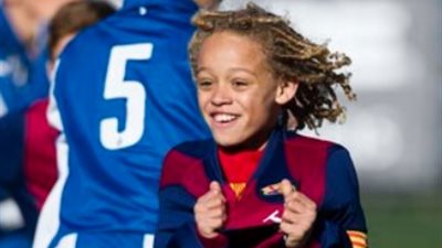 سان جيرمان يخطف رونالدينيو الصغير من برشلونة