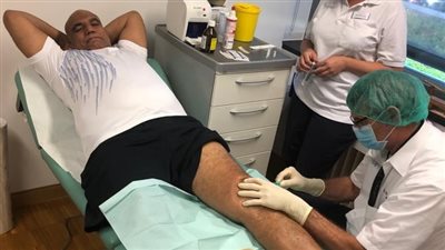 العتال في ألمانيا لإجراء جراحة في الركبة