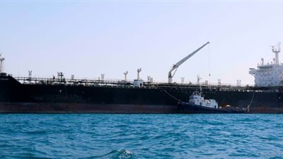 عبور المضيق.. قبطان يروي تفاصيل ساعات الرعب في هرمز