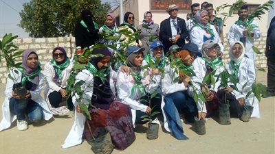جامعة الوادي الجديد تطلق مبادرة صنايعية مصر بزراعة 100 شجرة (صور)