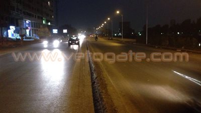 بالصور.. إنارة طريق ترعة الإسماعيلية بحي شرق شبرا الخيمة