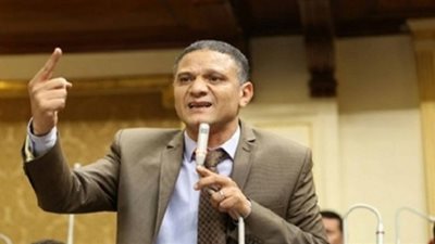 برلماني: الصراع بين رجال الأعمال والمدافعين عن العمال وراء تأخر قانون العمل