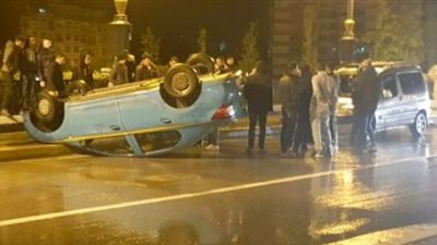 إصابة 5 أشخاص في انقلاب تاكسي بطريق 
