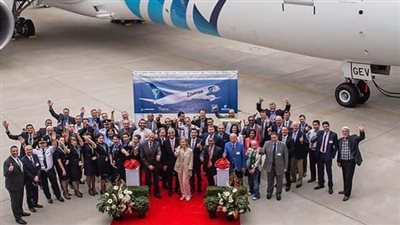 طائرة الأحلام الخامسة تصل مطار القاهرة