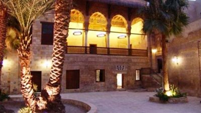 قصر الأمير طاز يعرض مسرحية 