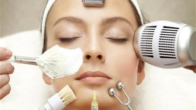 خطوات العناية بالبشرة يوميا في فصل الصيف (فيديو)