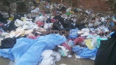 بالصور.. النفايات الطبية تهدد الأهالي بحي قحافة بالفيوم