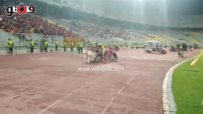 مروان محسن يلتقط سيلفي مع ذوي الاحتياجات الخاصة بالإستاد (فيديو)