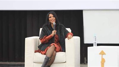 منى زكي عن أحمد حلمي: 