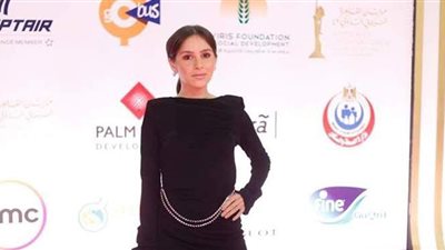 أبرزهن هنا شيحة وجميلة عوض.. فنانات تألقن بالأسود في ثالث أيام القاهرة السينمائي