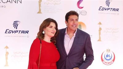 هاني رمزي وزوجته على الريد كاربت في ثالث أيام مهرجان القاهرة السينمائي الدولي | صور