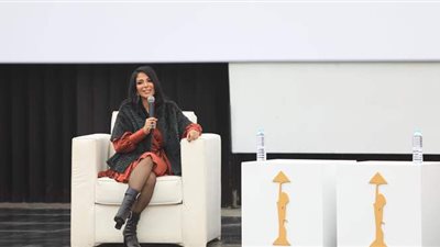 منى زكي: الأدوار الفنية سبب تغير شخصيتي