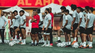 موسيماني يجتمع مع لاعبي الأهلي في محاضرة بالفيديو