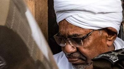 نقل عمر البشير إلى المستشفى بعد تدهور حالته الصحية