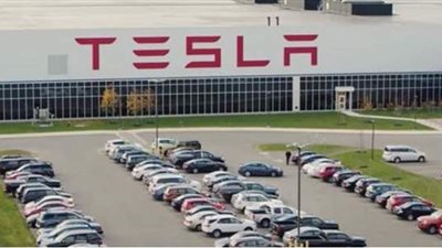 الحكم على موظف سابق في تيسلا بغرامة 400 ألف دولار