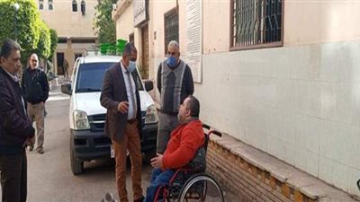 رئيس حي غرب المنصورة يستجيب لإحدى الحالات الإنسانية من ذوي الهمم | صور