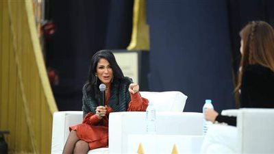 منى زكي تصف رهبة التمثيل أمام محمد صبحي