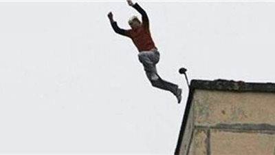 بسبب الخلافات الأسرية.. انتحار زوجين بإلقاء نفسيهما من أعلى عقار بفيصل