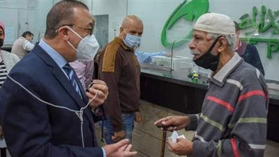 محافظ الإسكندرية يشدد على تطبيق الإجراءات الاحترازية أثناء صرف منحة العمالة غير المنتظمة