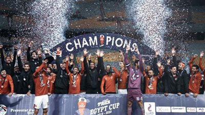 مؤمن زكريا يحتفل مع الأهلي بالفوز بكأس مصر