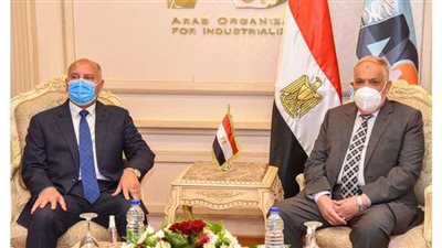 وزير النقل يبحث مع رئيس الهيئة العربية للتصنيع موقف عدد من المشروعات المشتركة