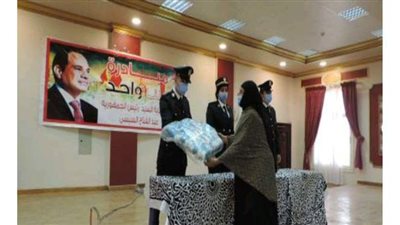 الداخلية توجه قوافل إنسانية لتوزيع مساعدات عينية على المناطق الأولى بالرعاية