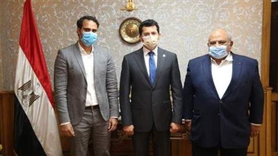 وزير الرياضة يهنئ كريم درويش بمنصب نائب رئيس الاتحاد الدولي للإسكواش