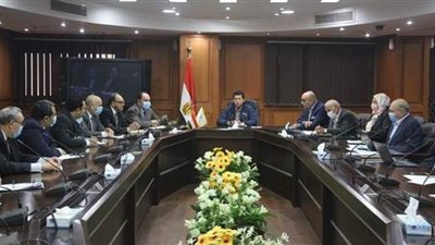 وزير الرياضة يلتقي اللجنة العليا لليد للوقوف على آخر استعدادات بطولة العالم