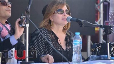 إلهام شاهين عن 