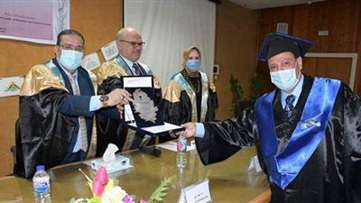 تخريج الدفعة 12 من دبلوم المهن الصحية بجامعة القناة